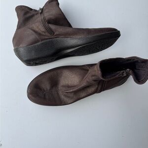 Women’s Arcopedico bronze/Brown Ankle Boots